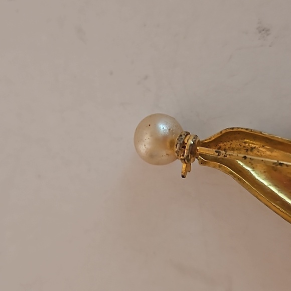 DAMASCENE & Faux Pearl Seal Brooch. - Picture 6 of 6